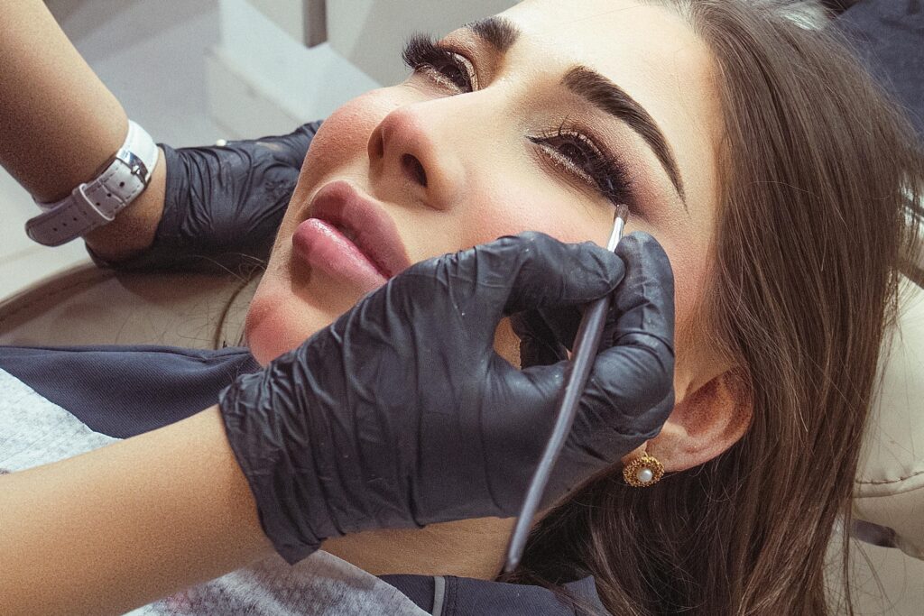 Manicure e Pedicure Perfette: Tecniche e Segreti per una Cura Impeccabile delle Unghie